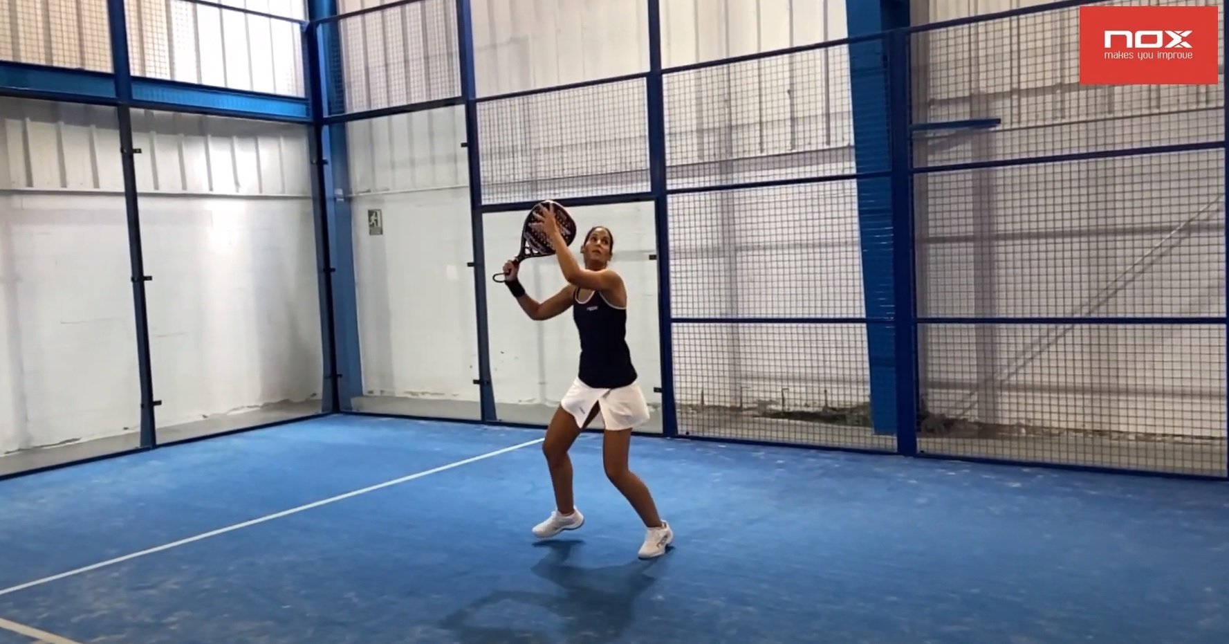 Cómo hacer la bandeja en pádel - NOX